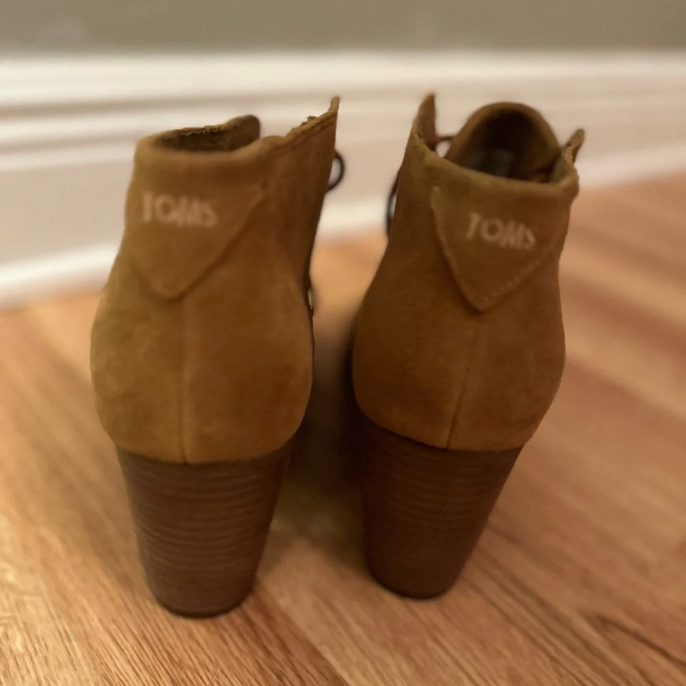 NWOT Tom's suede Light Brown Booties. Women's size 8 - Picture 6 of 7